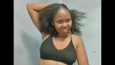 Snapshot of adelealy chatting on 11/12/25, 02:56 adelealy online show from 11/12/25, 02:56