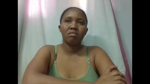 Snapshot of adelealy chatting on 11/19/25, 04:45 adelealy online show from 11/19/25, 04:45