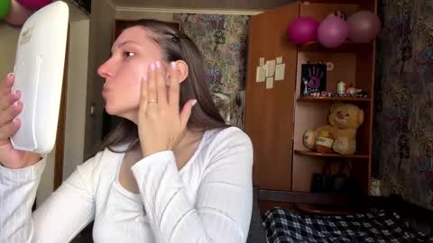 Snapshot of adeleapel chatting on 03/13/26, 09:16 Poly online show from 03/13/26, 09:16