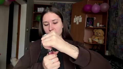 Snapshot of adeleapel chatting on 03/18/26, 09:12 Poly online show from 03/18/26, 09:12