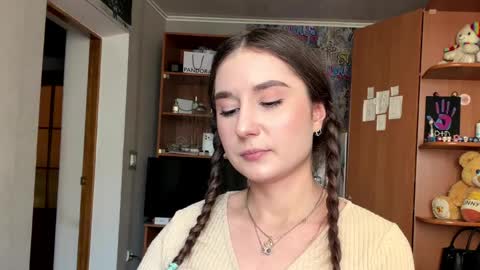 Snapshot of adeleapel chatting on 04/01/26, 01:41 Poly online show from 04/01/26, 01:41