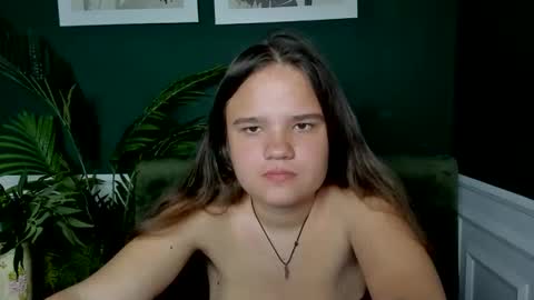 Snapshot of adelecruzz chatting on 05/18/26, 12:00 adelecruzz online show from 05/18/26, 12:00