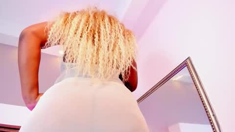 Snapshot of adelehottman chatting on 02/10/26, 06:56 Adele online show from 02/10/26, 06:56