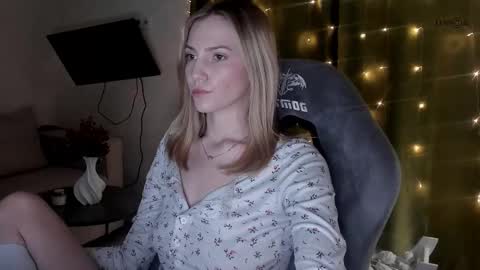 Snapshot of adeleshinem chatting on 02/12/25, 11:29 Adele Shine online show from 02/12/25, 11:29