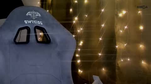 Snapshot of adeleshinem chatting on 02/18/25, 11:00 Adele Shine online show from 02/18/25, 11:00