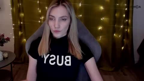 Snapshot of adeleshinem chatting on 02/19/25, 11:17 Adele Shine online show from 02/19/25, 11:17