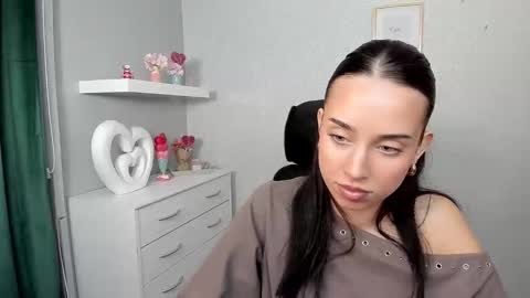 Adele online show from 03/25/26, 06:30