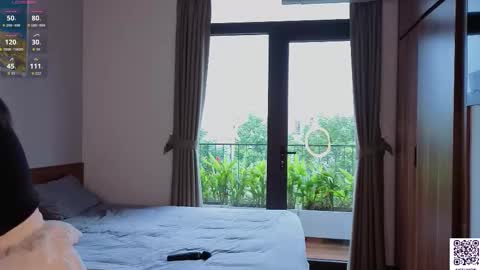 Snapshot of adelia_ntmu chatting on 10/25/25, 01:24 Adelia online show from 10/25/25, 01:24