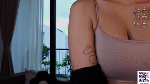 Snapshot of adelia_ntmu chatting on 11/22/25, 01:04 Adelia online show from 11/22/25, 01:04