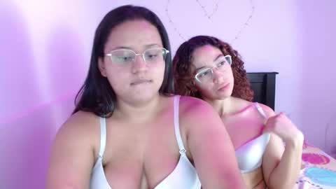 Snapshot of adeline_samy chatting on 04/23/26, 01:40 online show from 04/23/26, 01:40