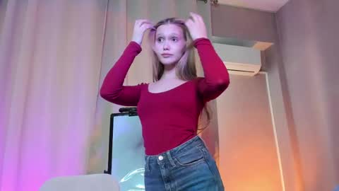 Snapshot of adelinecrash chatting on 04/23/26, 08:24 adelinecrash online show from 04/23/26, 08:24