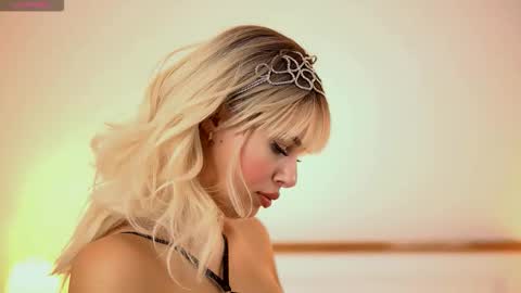 Snapshot of adelineking chatting on 10/08/25, 02:20 Ade online show from 10/08/25, 02:20