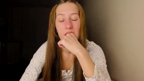 Snapshot of adellqueen chatting on 04/22/26, 09:38 Adell online show from 04/22/26, 09:38