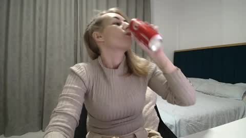 Snapshot of adellynrose chatting on 03/27/26, 08:30 Adellyn online show from 03/27/26, 08:30