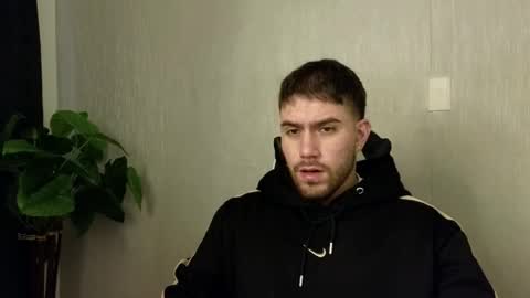 Snapshot of ades_lowe chatting on 10/15/25, 11:54 Ades online show from 10/15/25, 11:54