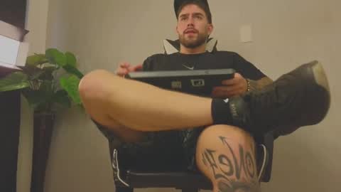 Snapshot of ades_lowe chatting on 10/29/25, 11:56 Ades online show from 10/29/25, 11:56