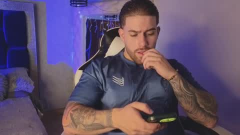 Snapshot of ades_lowe chatting on 11/10/25, 07:35 Ades online show from 11/10/25, 07:35