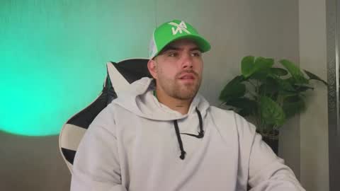 Snapshot of ades_lowe chatting on 11/24/25, 11:54 Ades online show from 11/24/25, 11:54