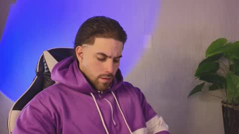 Snapshot of ades_lowe chatting on 11/26/25, 10:38 Ades online show from 11/26/25, 10:38