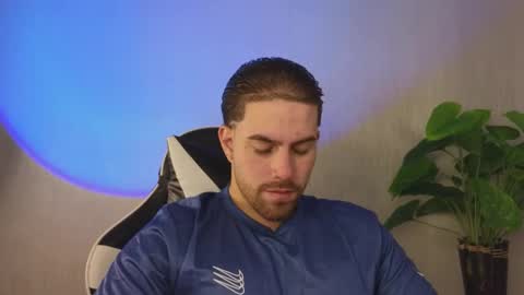 Snapshot of ades_lowe chatting on 11/27/25, 10:50 Ades online show from 11/27/25, 10:50