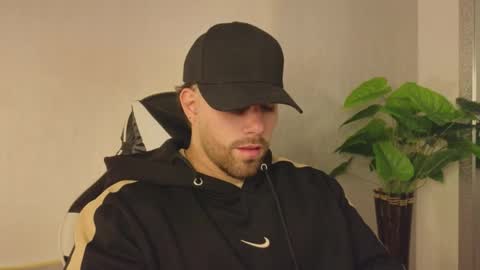 Snapshot of ades_lowe chatting on 11/29/25, 11:35 Ades online show from 11/29/25, 11:35