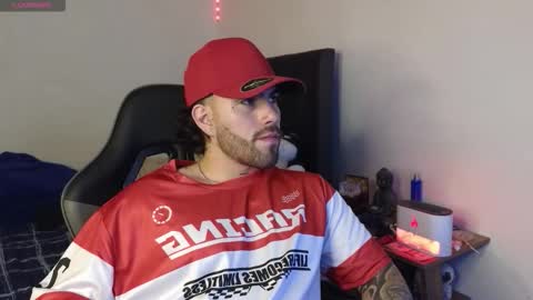 Snapshot of ades_lowe chatting on 02/25/26, 04:44 Ades online show from 02/25/26, 04:44