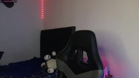 Snapshot of ades_lowe chatting on 04/16/26, 04:02 Ades online show from 04/16/26, 04:02