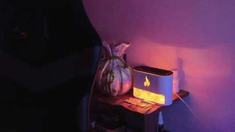 Snapshot of ades_lowe chatting on 04/28/26, 04:39 Ades online show from 04/28/26, 04:39