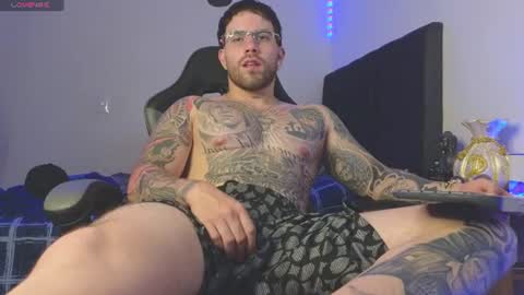 Snapshot of ades_lowe chatting on 06/26/26, 05:01 Ades online show from 06/26/26, 05:01