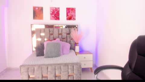 Snapshot of adharacute18_ chatting on 04/10/26, 02:44 ADHARA online show from 04/10/26, 02:44