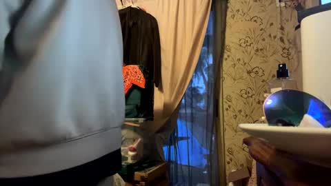 Snapshot of adick_ting chatting on 12/15/24, 01:02 adick_ting online show from 12/15/24, 01:02