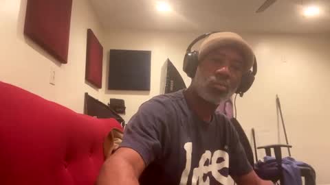 Snapshot of adick_ting chatting on 01/23/25, 12:09 adick_ting online show from 01/23/25, 12:09