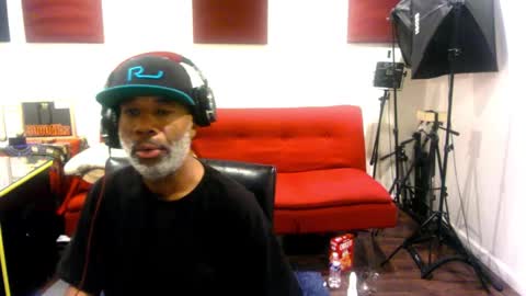 Snapshot of adick_ting chatting on 11/18/25, 10:41 adick_ting online show from 11/18/25, 10:41