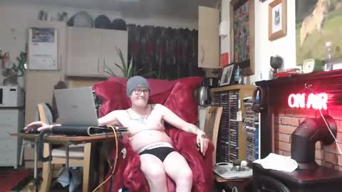 Snapshot of adinkerke53 chatting on 12/25/24, 05:05 lizard keeper online show from 12/25/24, 05:05