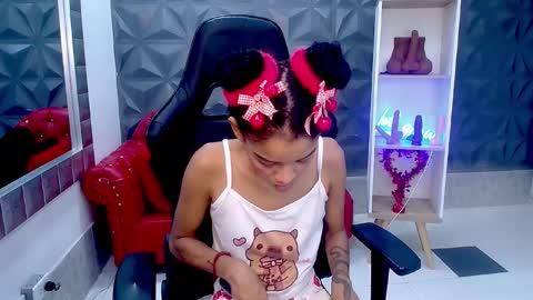 adisson_petite1 online show from 02/21/26, 05:36