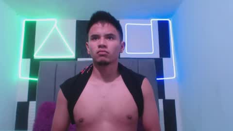 Snapshot of adonis_latin_19 chatting on 04/18/26, 04:05 adonis_latin_19 online show from 04/18/26, 04:05