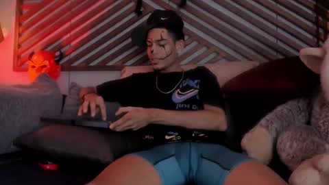 Snapshot of adonis_wb chatting on 10/20/25, 10:32 adonis_wb online show from 10/20/25, 10:32