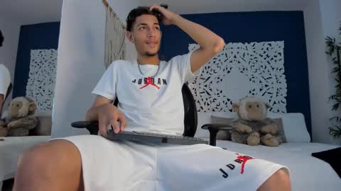 Snapshot of adonis_wb chatting on 11/05/25, 08:42 adonis_wb online show from 11/05/25, 08:42