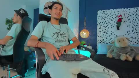 Snapshot of adonis_wb chatting on 11/19/25, 02:11 adonis_wb online show from 11/19/25, 02:11