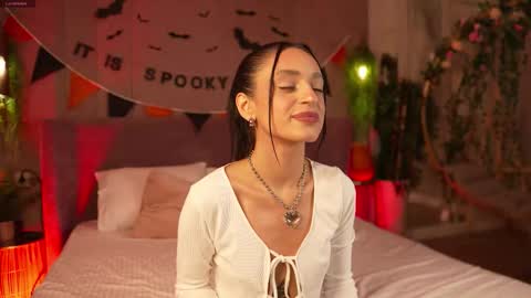 adoracortes online show from 10/31/25, 05:08