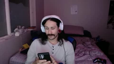 Snapshot of adoraso18 chatting on 09/19/25, 02:13 adoraso18 online show from 09/19/25, 02:13