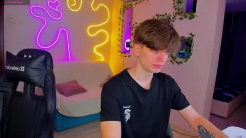 Snapshot of adrean_sofi chatting on 01/21/25, 05:20 adrean_sofi online show from 01/21/25, 05:20