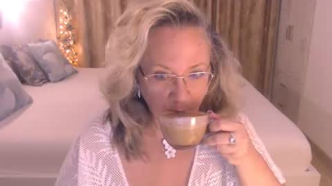 Snapshot of adrena_ chatting on 06/15/26, 02:14 Cryna online show from 06/15/26, 02:14