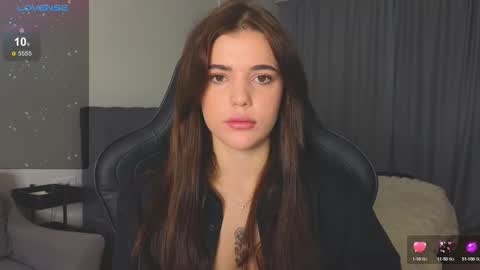 Snapshot of adri_dream chatting on 10/12/25, 02:43 Adriana online show from 10/12/25, 02:43