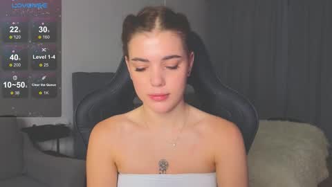 Snapshot of adri_dream chatting on 10/19/25, 02:12 Adriana online show from 10/19/25, 02:12