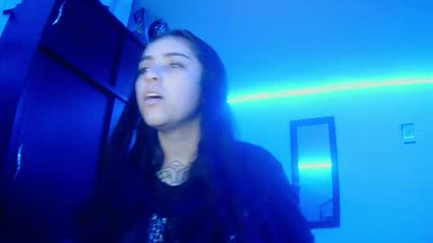 Snapshot of adri_gomez1 chatting on 12/19/25, 10:44 online show from 12/19/25, 10:44