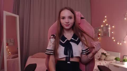 Snapshot of adria_arjona chatting on 11/14/25, 07:40 Eva online show from 11/14/25, 07:40