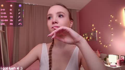 Snapshot of adria_arjona chatting on 12/15/25, 07:34 Eva online show from 12/15/25, 07:34