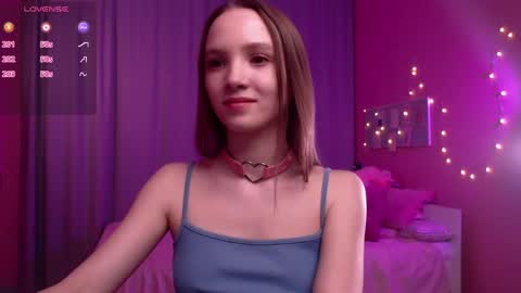 Snapshot of adria_arjona chatting on 04/24/26, 07:44 Eva online show from 04/24/26, 07:44