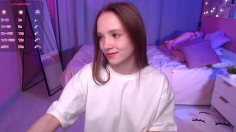 Snapshot of adria_arjona chatting on 04/27/26, 07:39 Eva online show from 04/27/26, 07:39